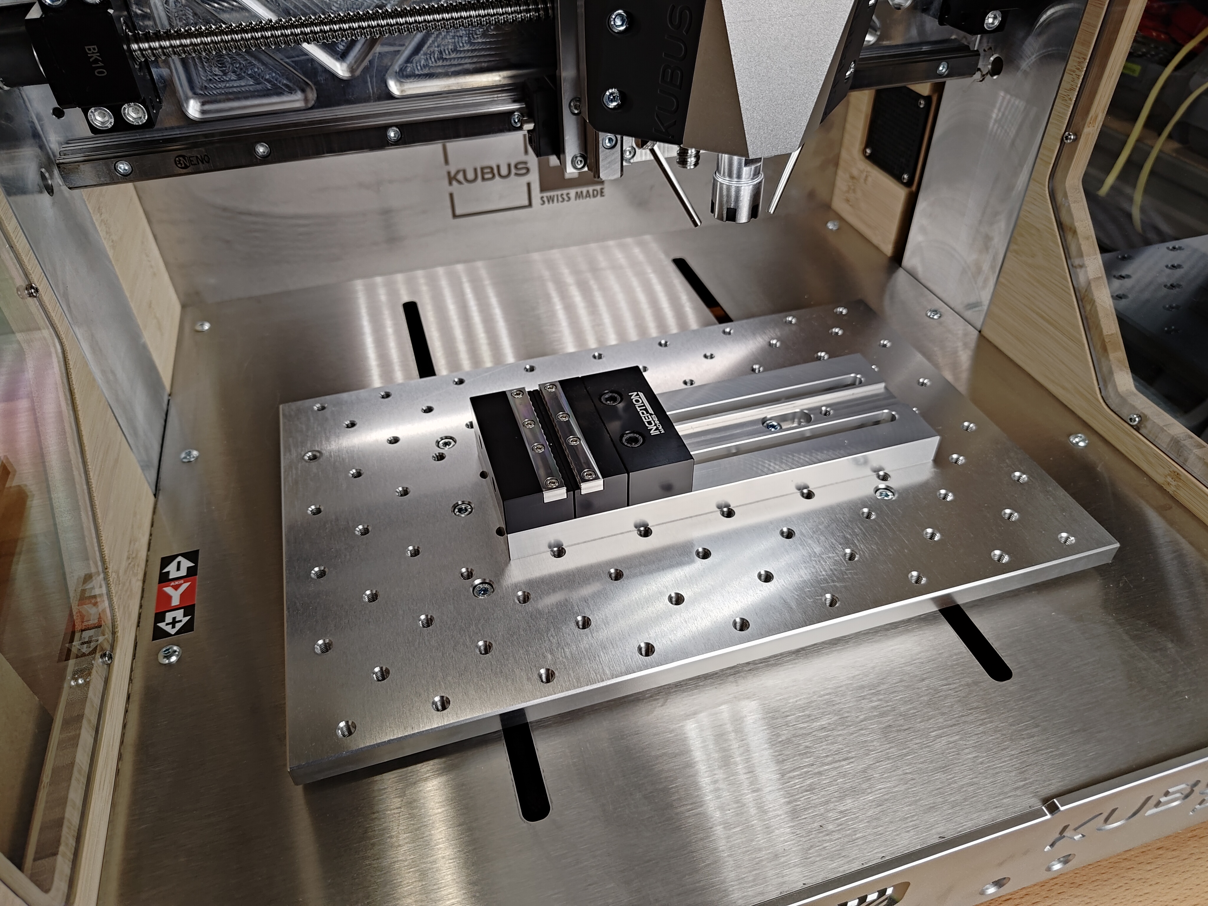 Inception Machines Low-Profile Vice